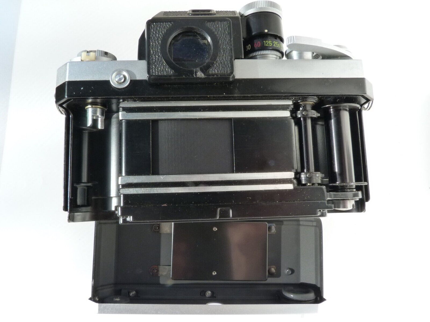 NIKON F լուսանկարչական պրիզմայով տեսադաշտով: Ոսպնյակ՝ Nikkor-S f2.8 35 մմ Նոր հայելային պահոց