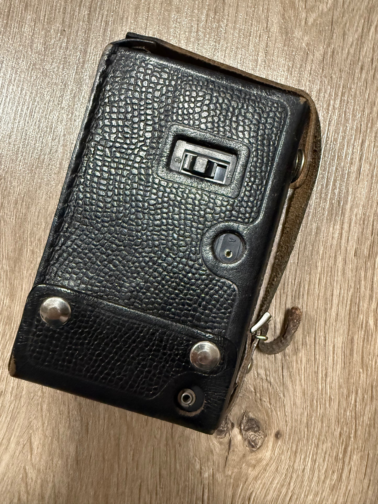 Неива 402 ռադիոընդունիչ